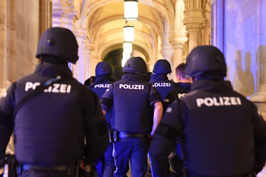 Na miejsce skierowano silne oddziały policji. Słychać było strzały. Na miejsce skierowano silne oddziały policji. Słychać było strzały.