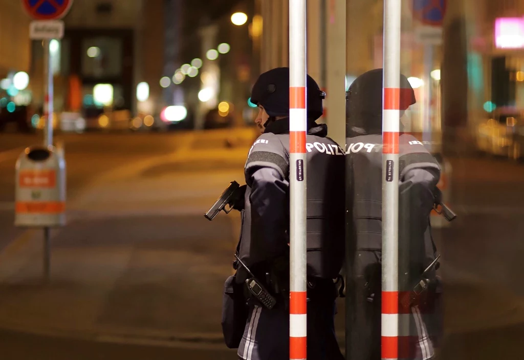 Jedna osoba zginęła, a kilkanaście osób jest rannych - poinformowały media, powołując się na źródła MSW. Jedna osoba zginęła, a kilkanaście osób jest rannych - poinformowały media, powołując się na źródła MSW.