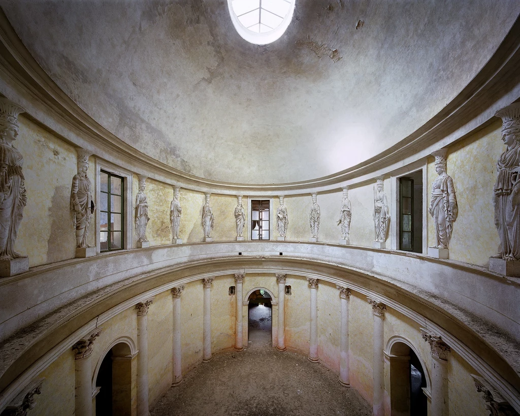 Jorion – jak sam pisze - w swoich pracach nawiązuje do dzieł XVIII – wiecznych artystów, takich jak Hubert Robert czy Giovanni Battista Piranesi. Jorion – jak sam pisze - w swoich pracach nawiązuje do dzieł XVIII – wiecznych artystów, takich jak Hubert Robert czy Giovanni Battista Piranesi.