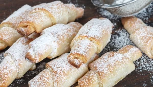 Te rogaliki zrobisz z 3 składników. Do niedzielnej kawy jak znalazł 