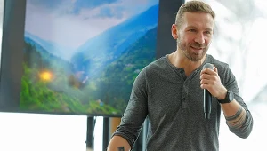 "Jeśli miałbym zrobić coś na pół gwizdka, to wolę się za to w ogóle nie zabierać" - mówi Przemysław Kossakowski