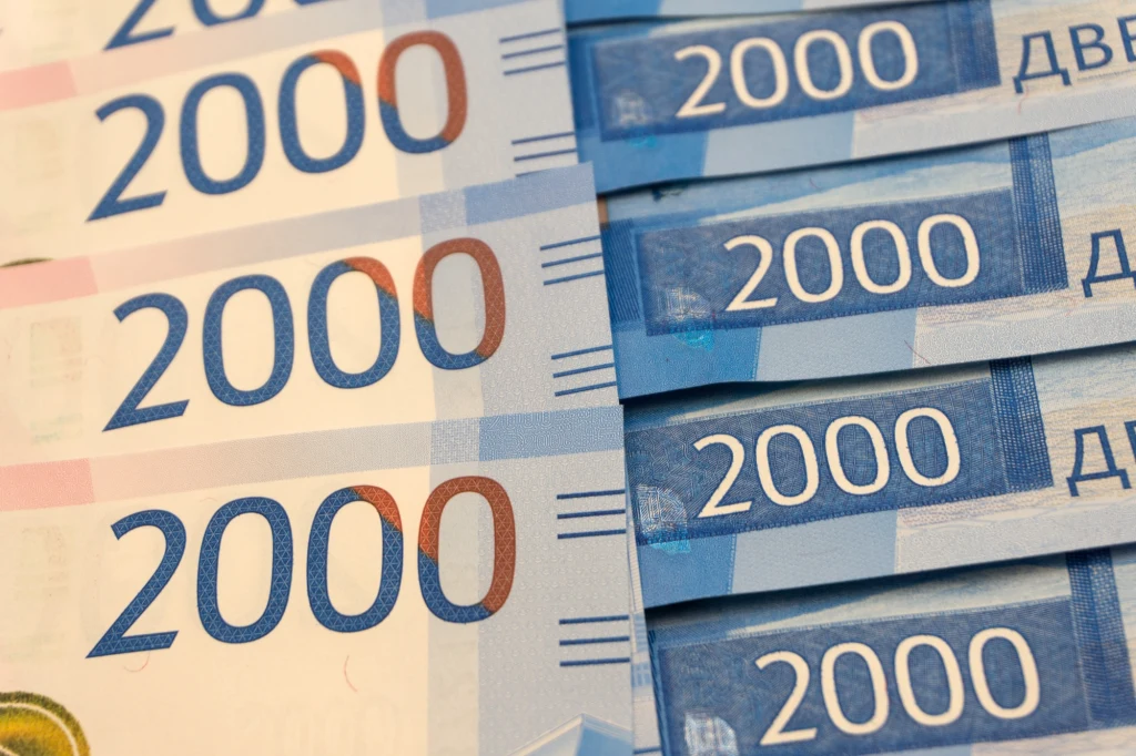 Rosja: Bank centralny ratuje kurs rubla