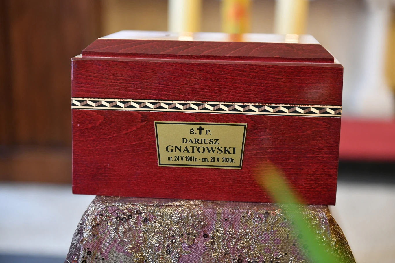Urna z prochami Dariusza Gnatowskiego Urna z prochami Dariusza Gnatowskiego
