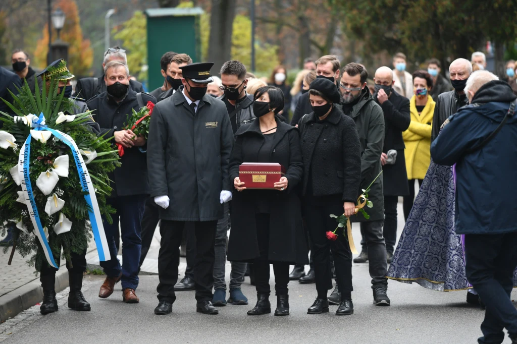 Rodzina Dariusza Gnatowskiego na cmentarzu Podgórskim w Krakowie Rodzina Dariusza Gnatowskiego na cmentarzu Podgórskim w Krakowie