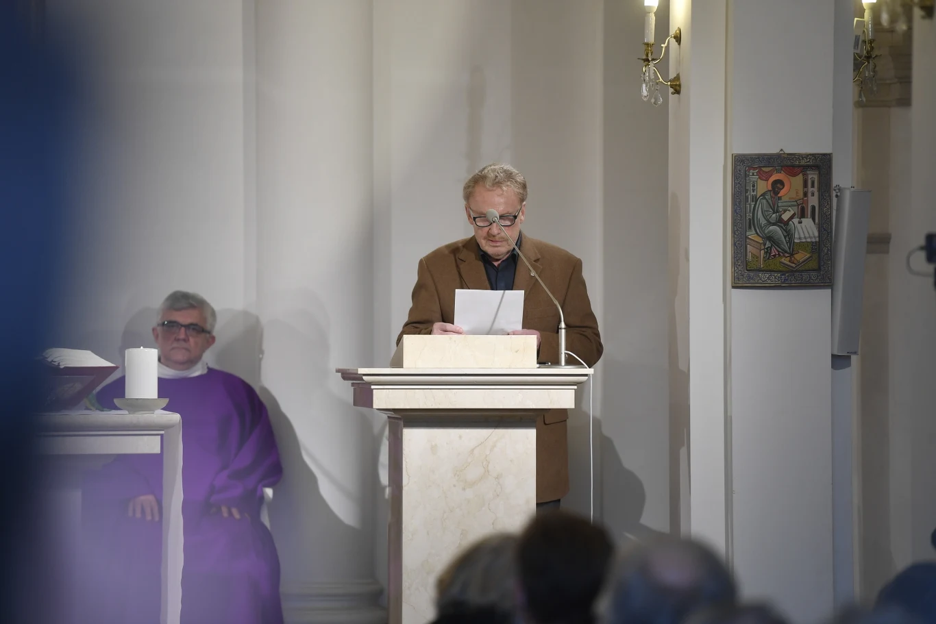 Daniel Olbrychski na pogrzebie Wojciecha Pszoniaka.