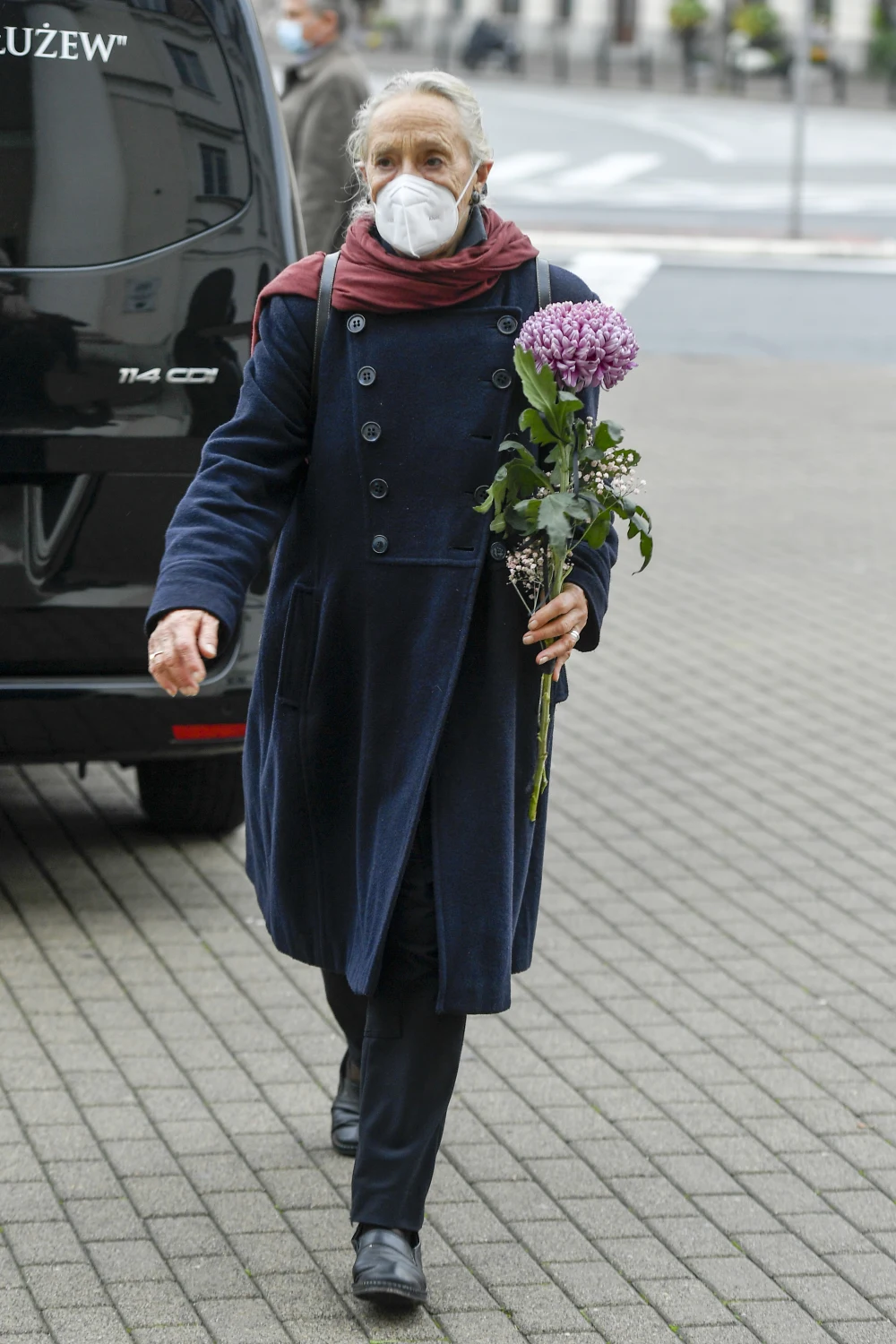 Maja Komorowska na pogrzebie Wojciecha Pszoniaka.