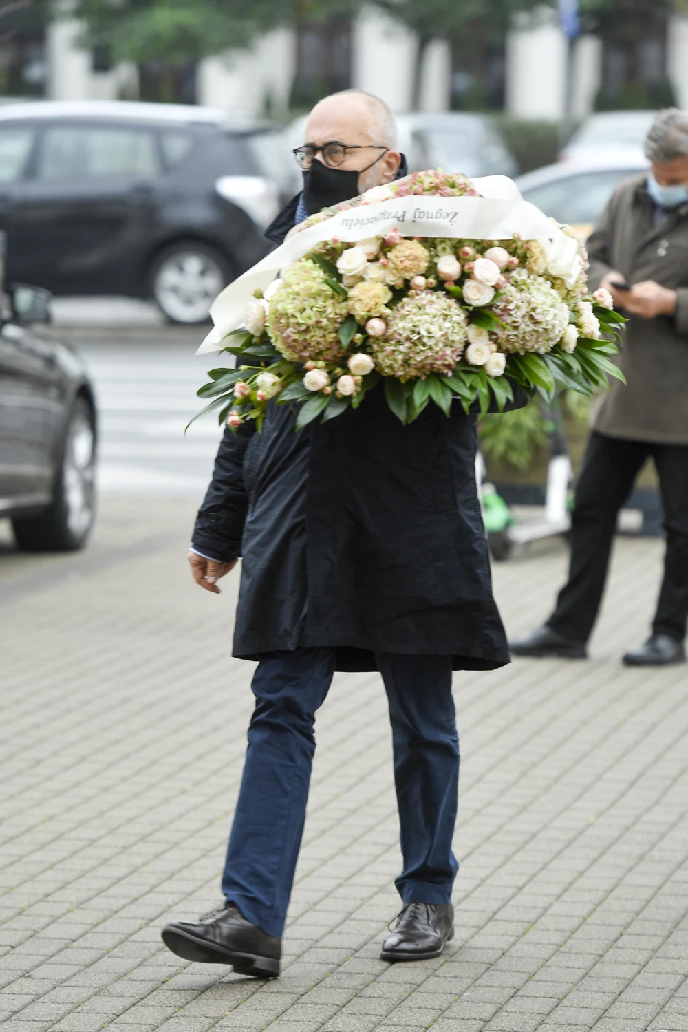 Michał Kwieciński na pogrzebie Wojciecha Pszoniaka.