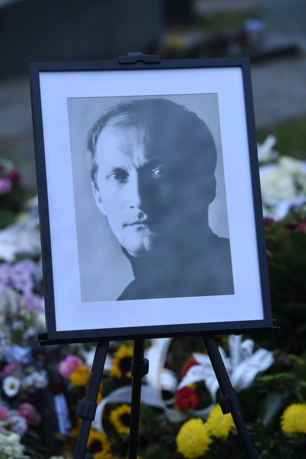 W 2008 roku został odznaczony francuskim Oficerskim Orderem Zasługi za "wkład w rozwój stosunków polsko-francuskich w dziedzinie kultury", a dziesięć lat później został komandorem orderu Arts et Lettres. W 2007 roku został uhonorowany Złotym Medalem "Zasłużony Kulturze Gloria Artis", a w 2011 roku odznaczono go Krzyżem Komandorskim Orderu Odrodzenia Polski.