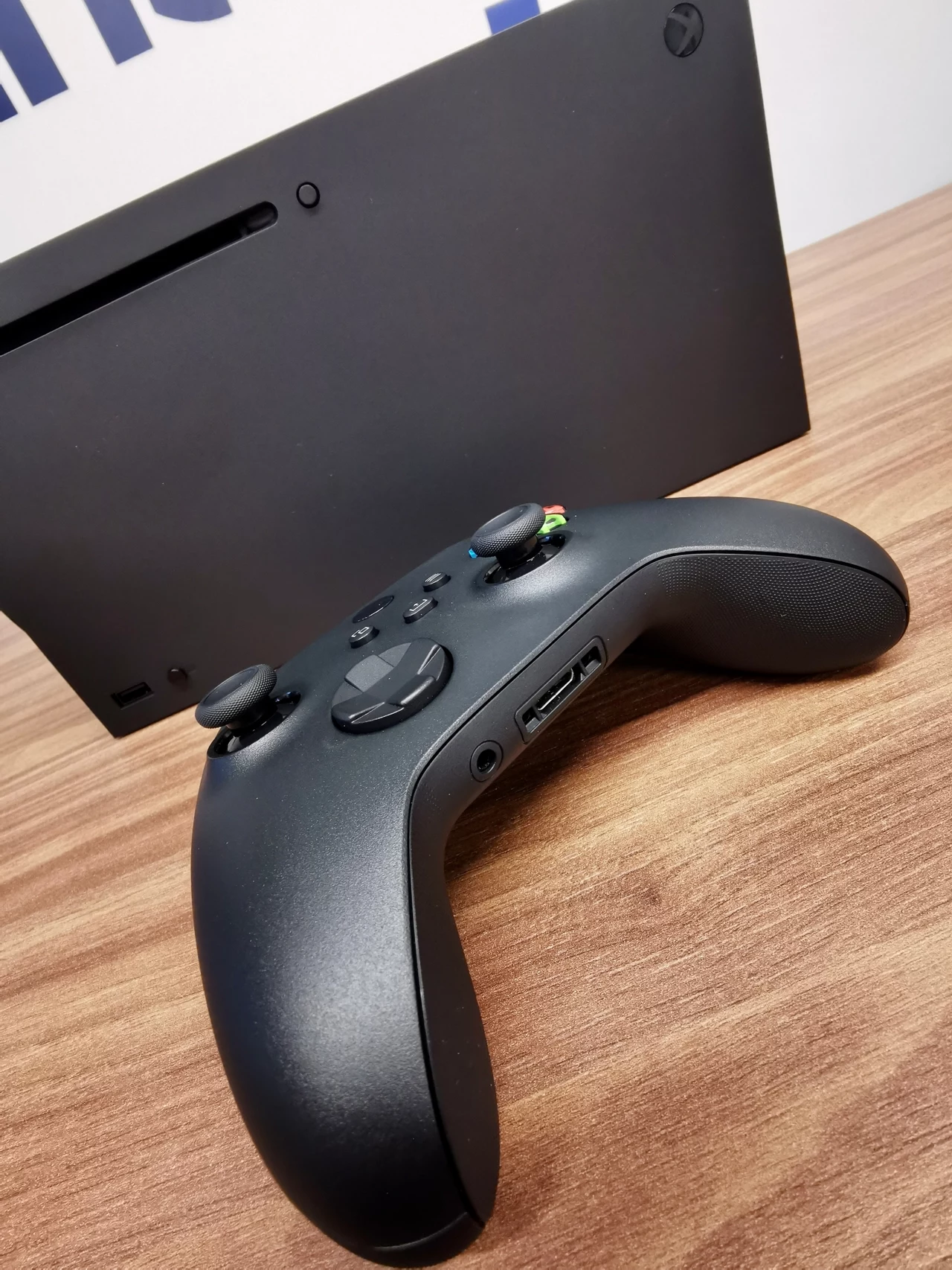 Mowa tu o takich tytułach jak: Dirt 5, Watch Dogs: Legion, Fortnite, NBA 2K21, Wiedźmin 3: Dziki Gon, Control, Doom Eternal i Marvel’s Avengers. Tydzień po premierze konsol na rynek trafi zaś Call of Duty: Black Ops Cold War.