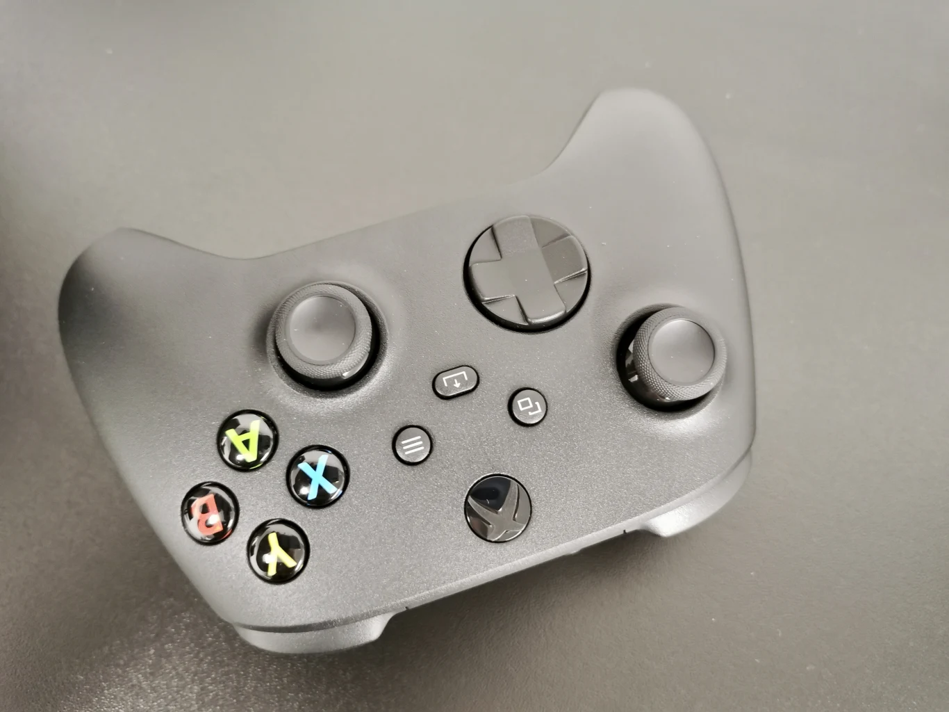 Od czasów Xboksa 360 pady do konsoli Microsoftu uznawane są za jedne z najlepszych kontrolerów do gier.