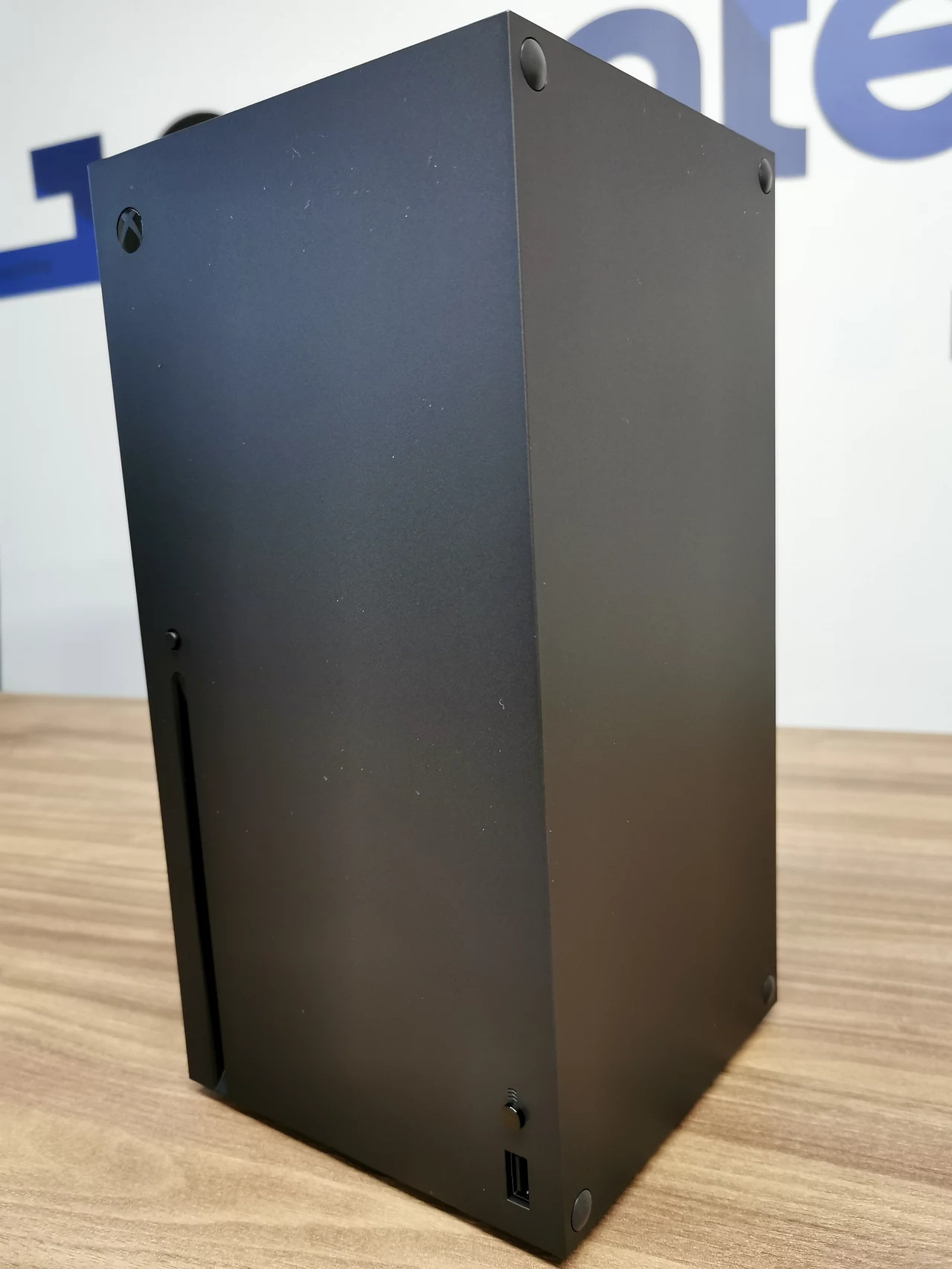 Cel wydajnościowy, jaki założył Microsoft ulokowano na poziomie rozdzielczości 4K oraz 60 klatek na sekundę, ale ze wsparciem dla odświeżania nawet 120 razy na sekundę.