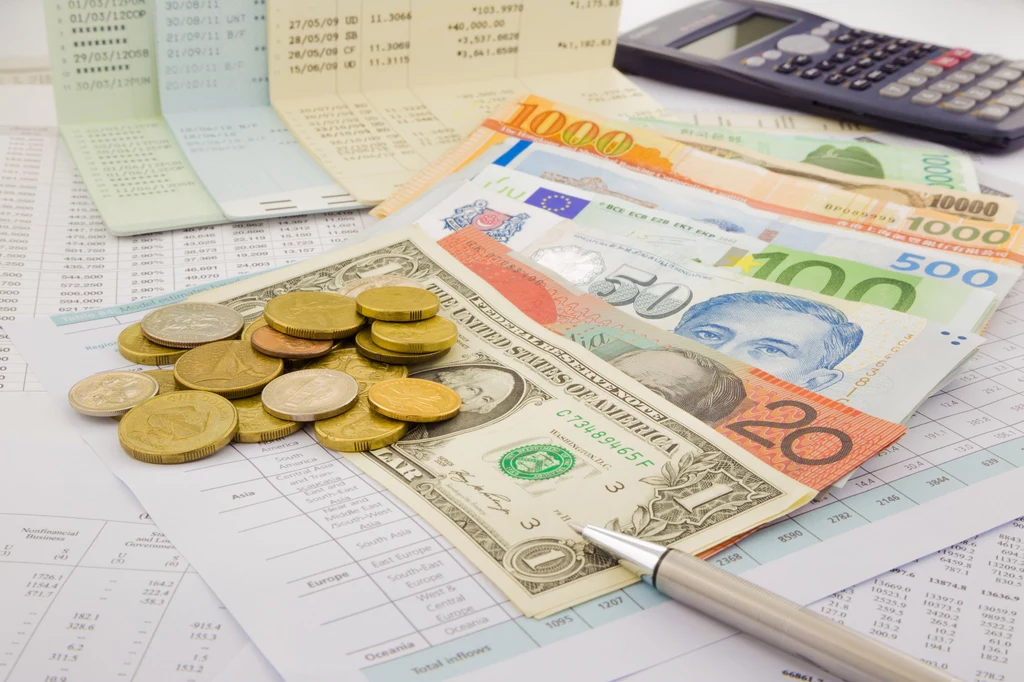 Rozpaczliwa pogoń banków centralnych w Polsce i na świecie za uciekającą inflacją doprowadziła w tym roku do drastycznych podwyżek stóp procentowych