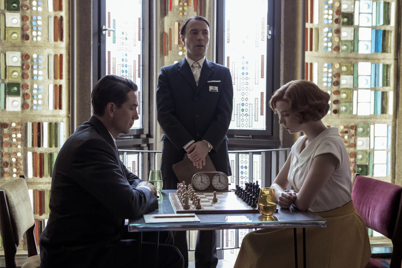 Marcin Dorociński, Vasily Borgov i Anya Taylor-Joy w serialu Netflixa "Gambit królowej", fot. Phil Bray