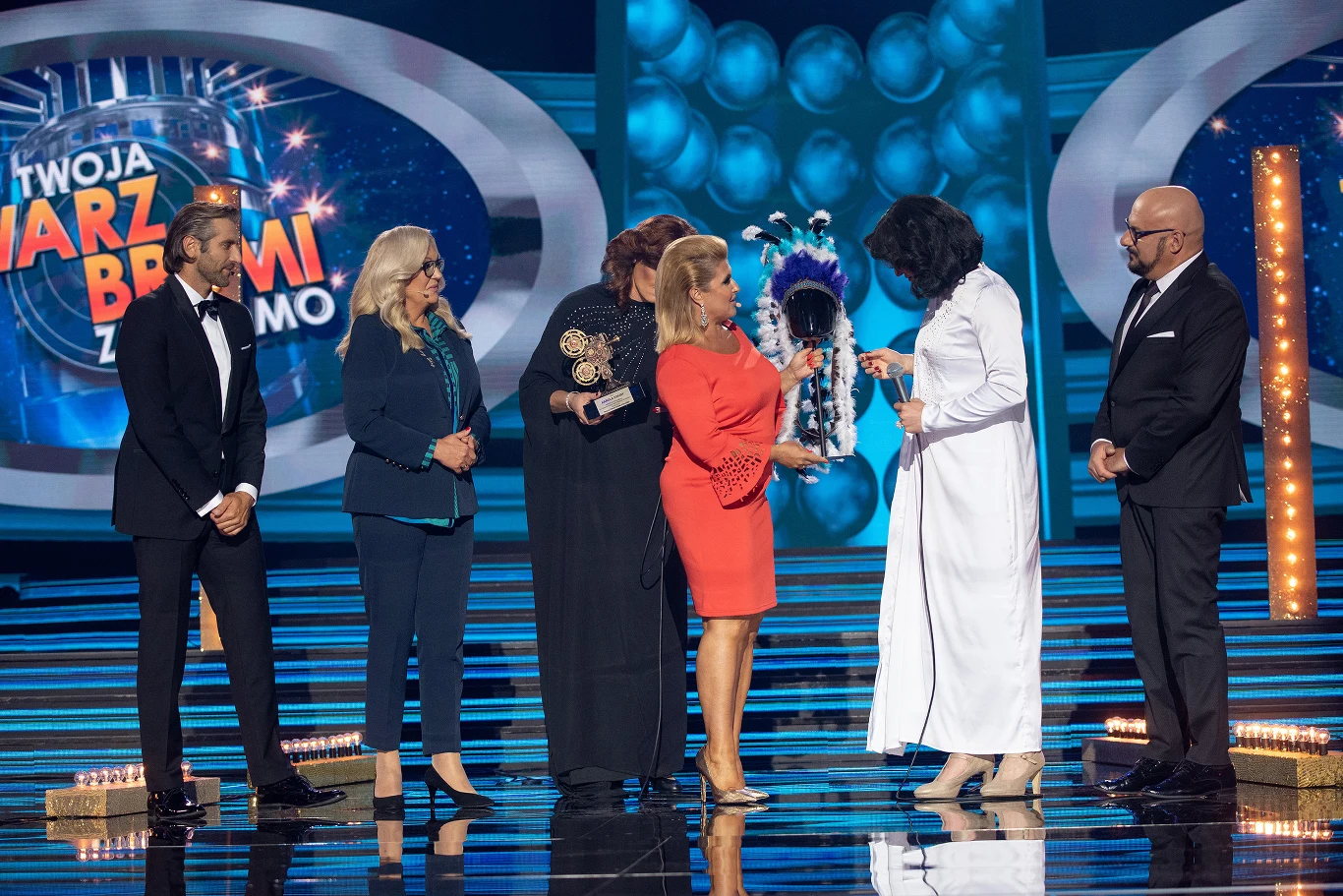 Maurycy Popiel otrzymał od Katarzyny Skrzyneckiej pióropusz