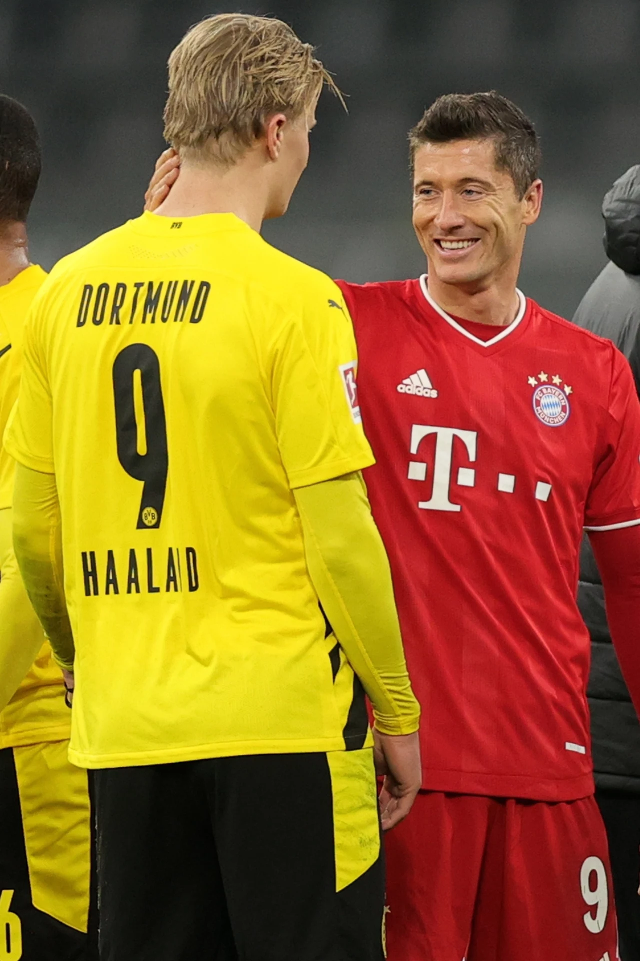 Erling Haaland (z lewej) i Robert Lewandowski Erling Haaland (z lewej) i Robert Lewandowski