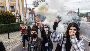 Uczestnicy protestu przeciwko orzeczeniu TK w sprawie aborcji