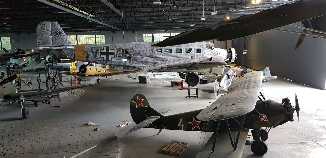Odnowione eksponaty w wyremontowanym hangarze. Koszt prac wyniósł ponad 13 mln. zł. W 90 proc. zostały sfinansowane przez Unię Europejską