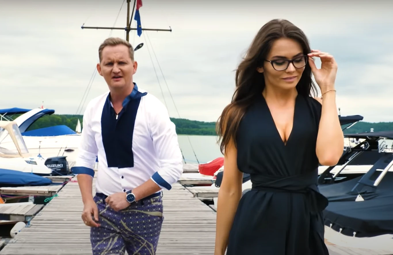 Kadr z teledysku "Lalunia" grupy MIG Kadr z teledysku "Lalunia" grupy MIG
