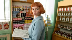 Anya Taylor-Joy w scenie z serialu "Gambit królowej"