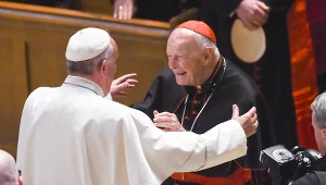 Theodore McCarrick jeszcze jako kardynał w 2015 roku, na zdjęciu z papieżem Franciszkiem