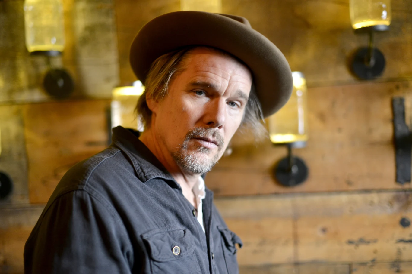 Ethan Hawke zagra głóną rolę w "Zeros and Ones"