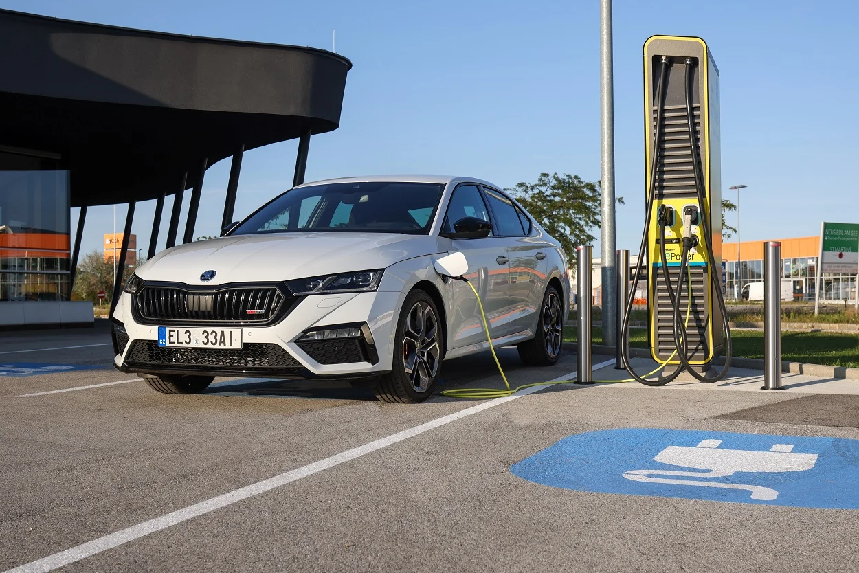 Oferta koncernu ma skupić się na modelach wyposażonych w układy hybrydowe oraz hybrydowe typu plug-in.