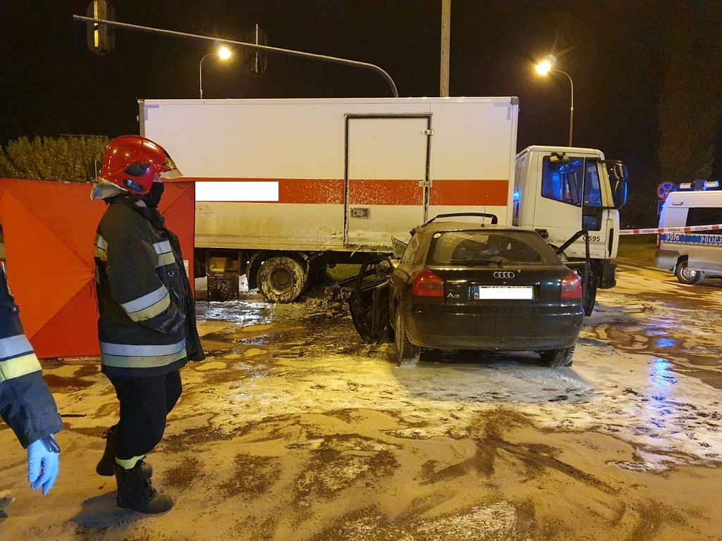 Śmierć poniosły dwie młode osoby jadące audi