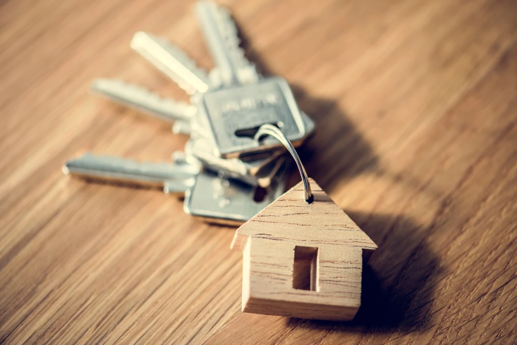 Od płacenia podatku dochodowego po sprzedaży mieszkania może zwolnić przeznaczenie uzyskanych pieniędzy na tzw. własne cele mieszkaniowe Od płacenia podatku dochodowego po sprzedaży mieszkania może zwolnić przeznaczenie uzyskanych pieniędzy na tzw. własne cele mieszkaniowe