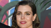 Charlotte Casiraghi ma obecnie 34 lata i dwoje dzieci, a w zeszłym roku wyszła za mąż, ale zanim jej życie osobiste się ustabilizowało, przez lata nazywano ją "niegrzeczną księżniczką". 

Nie bez powodu. Córka księżniczki Karoliny z Monako i Stefano Casiraghiego, a także wnuczka księżnej Grace Kelly, od zawsze wiedziała, jak postawić na swoim. To kobieta o silnym charakterze. 
