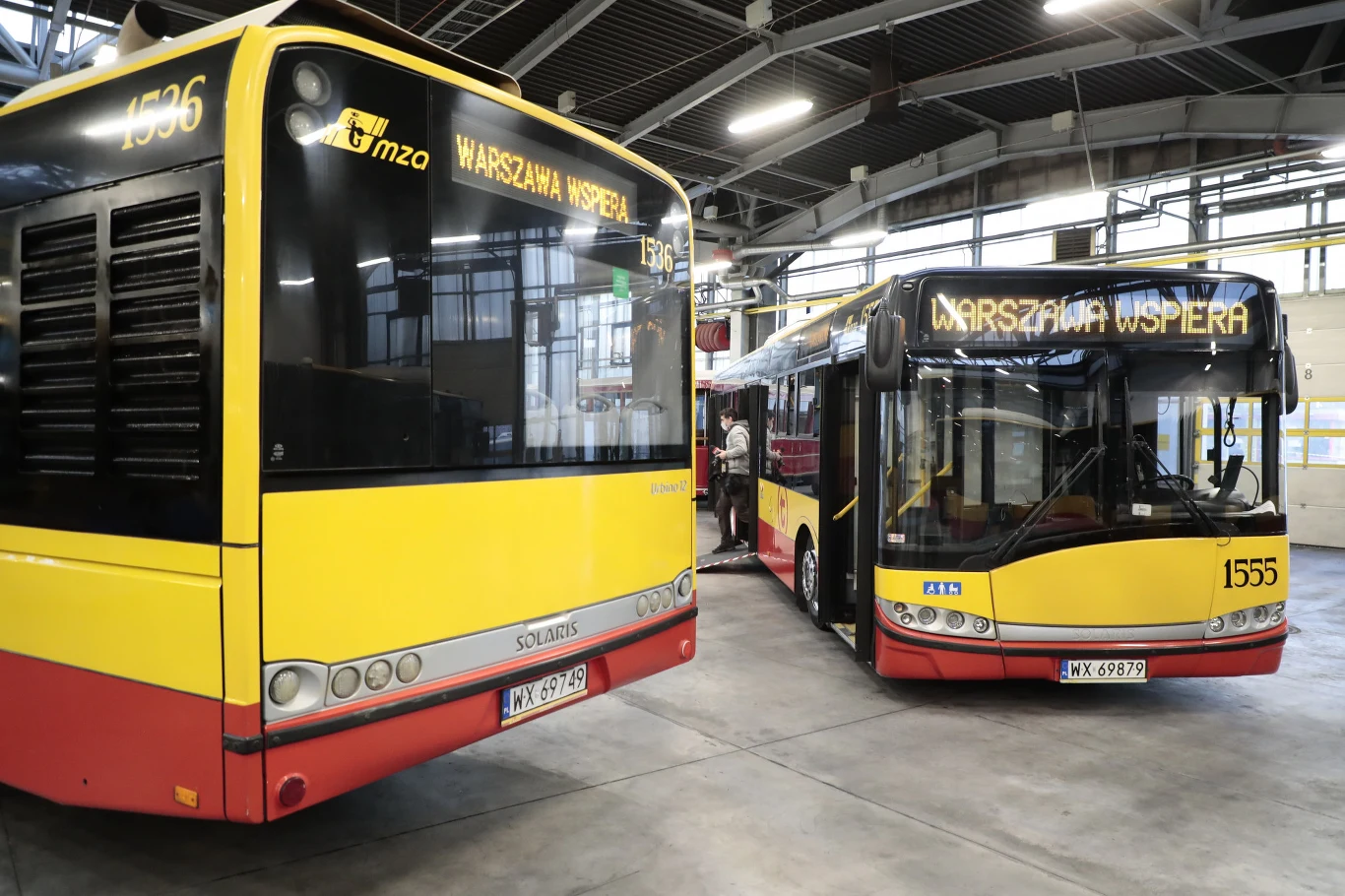 Prezydent Warszawy, dopytywany, czy miasto planuje przekazać więcej specjalnych autobusów, jeżeli liczba chorych na koronawirusa nie będzie spadać, odpowiedział, że stolica jest gotowa do takiej współpracy.