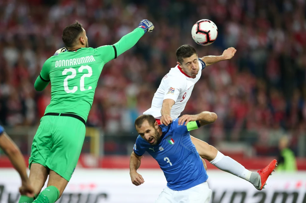 Robert Lewandowski podczas meczu z reprezentacją Włoch