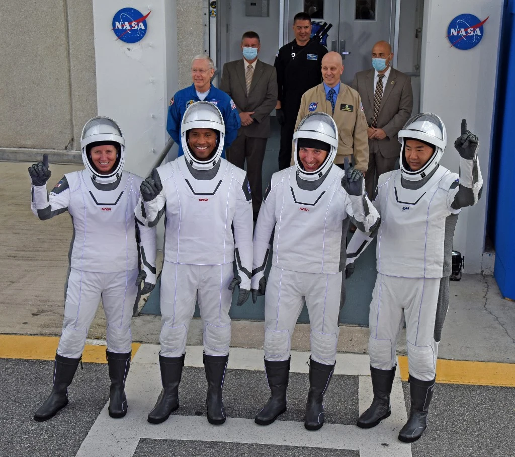 Pamiątkowe zdjęcie astronautów wykonane przed startem Pamiątkowe zdjęcie astronautów wykonane przed startem