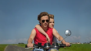 Kadr z filmu "Lato '85"