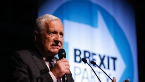 Vaclav Klaus krytykuje obostrzenia związane z walką z COVID-19 i maseczki nie nosi. Uważa, że robią to zwolennicy UE i przyjęcia migrantów, zdjęcie ilustracyjne