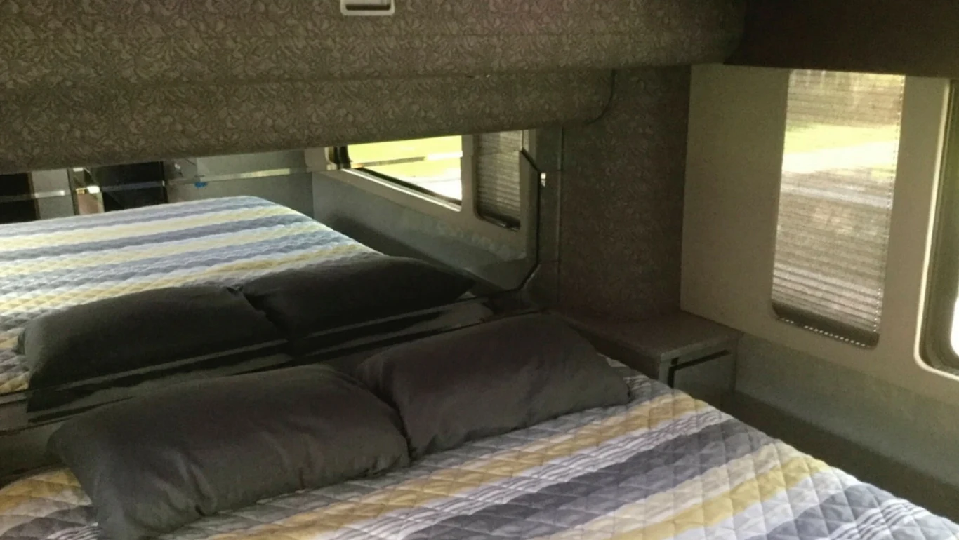 Autobus koncertowy Prince'a z trasy Purple Rain Tour.