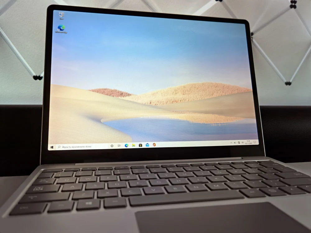 ​Surface Laptop Go