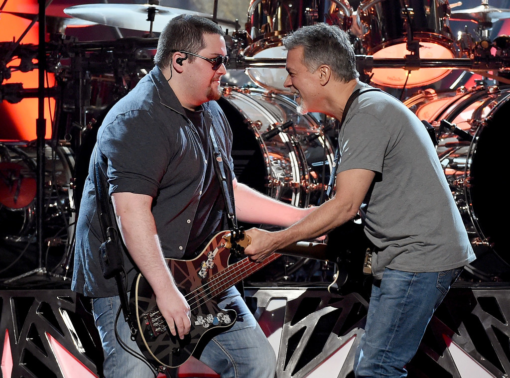 Wolfgang Van Halen i Eddie Van Halen w 2015 r.