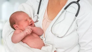 Lekarze mają sposoby, by złagodzić ból podczas zabiegu. Podanie słodkiego napoju wykazało dużą skuteczność