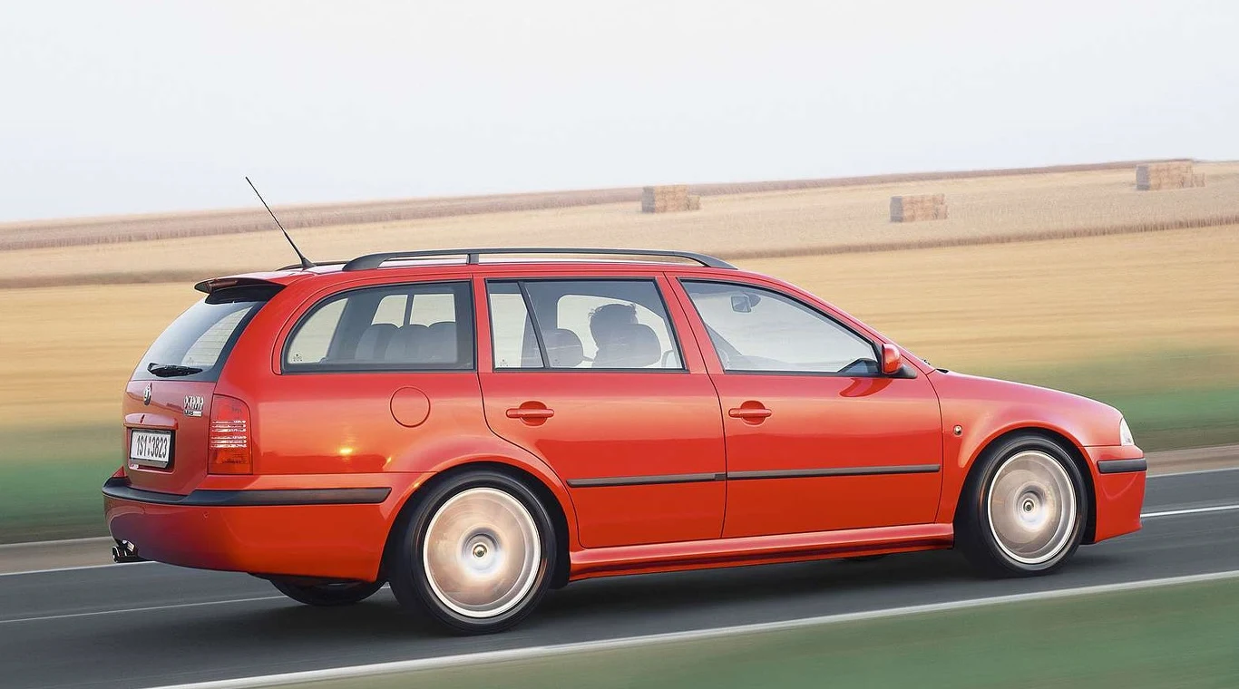 Skoda Octavia I 1996-2010 ”Nowożytne” wcielenie Octavii śmiało nazwać można następcą... Poloneza. Octavia była pierwszym modelem Skody opracowanym od podstaw pod patronatem Volkswagena. Gdy wchodziła do produkcji, w Polsce wciąż czekaliśmy na Poloneza Atu. Gdy kończyła swoją rynkową karierę, FSO chyliło się już ku upadkowi. W sumie na rynki całego świata trafiło ponad 1,4 mln egzemplarzy tego modelu! Samochód przez długie lata okupował pierwsze miejsca rankingu najlepiej sprzedających się aut w Polsce. Czy to jest twój MotoAs? ODDAJ SWÓJ GŁOS» 
