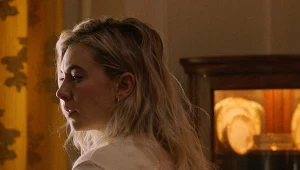 Vanessa Kirby w scenie z filmu "Cząstki kobiety"