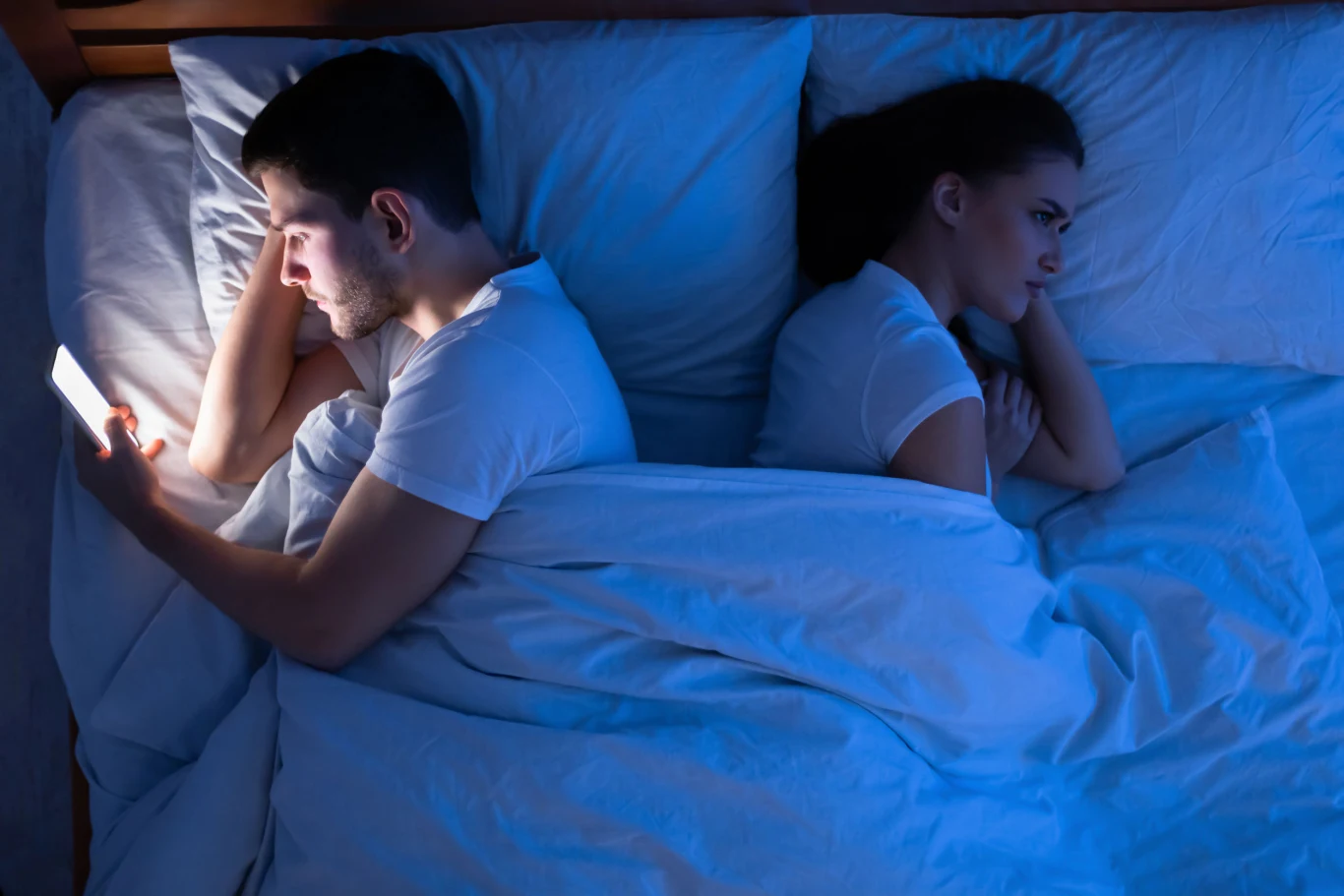 Trafiłaś na "taki typ faceta" Niektórzy po prostu nie nadają się do monogamicznych związków. Ciągle im mało, więc wciąż szukają "kolejnych zdobyczy". Uważaj na takich mężczyzn, bo oni nigdy nie są wierni jednej partnerce. Udają, że im zależy, a później porzucają ukochaną dla innej. Jeżeli twój ex cię tak potraktował, nie rozpaczaj. Im wcześniej cię zostawił, tym dla ciebie lepiej, bo łatwiej będzie ci znaleźć wartościowego i wiernego mężczyznę. 