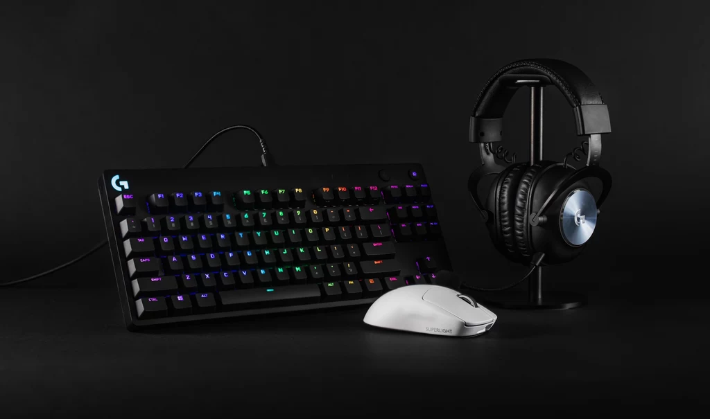 Logitech G Pro X Superlight będzie dostępna od dzisiaj w przedsprzedaży na oficjalnej stronie producenta, w przewidywanej cenie 599 PLN zarówno w wersji czarnej, jak i białej. Logitech G Pro X Superlight będzie dostępna od dzisiaj w przedsprzedaży na oficjalnej stronie producenta, w przewidywanej cenie 599 PLN zarówno w wersji czarnej, jak i białej.
