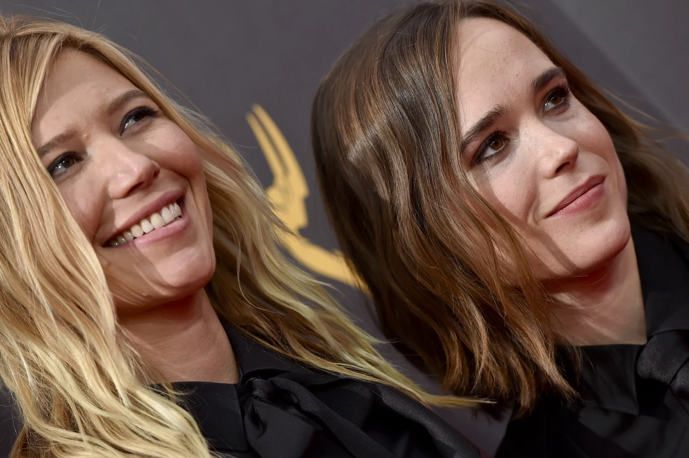 W 2014 roku Ellen Page podczas konferencji Human Rights Campaign wyjawiła, że jest lesbijką. Przez wiele lat aktorka ukrywała swoje preferencje, obawiając się reakcji otoczenia.
"Jestem tu dzisiaj, ponieważ jestem homoseksualistką oraz dlatego... że być może dzięki mnie coś się zmieni" - przyznała aktorka dodając, że jej coming out może "pomóc innym [homoseksualistom]". Partnerką aktorki jest artystka i surferka Samantha Thomas.

Na zdjęciu: Ellen Page i Samantha Thomas w 2016 roku w Los Angeles