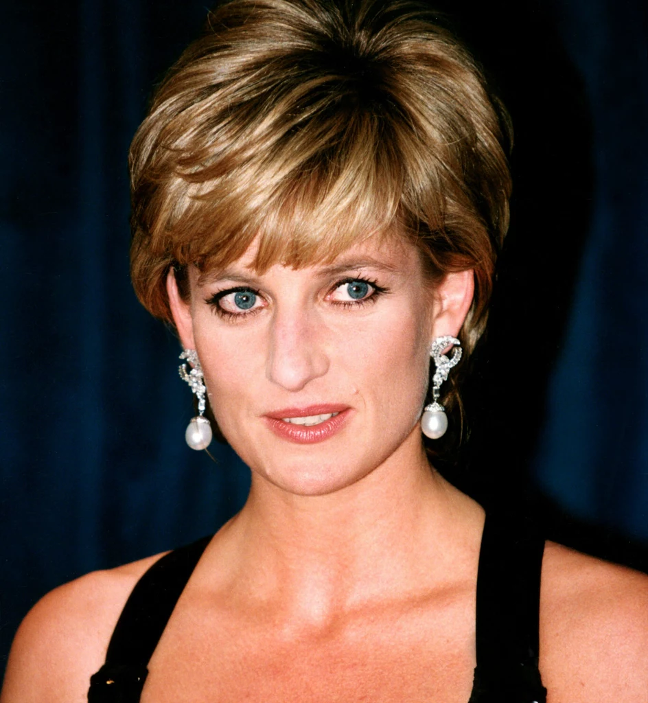 Diana umiejętnie żonglowała trendami, również w makijażu 