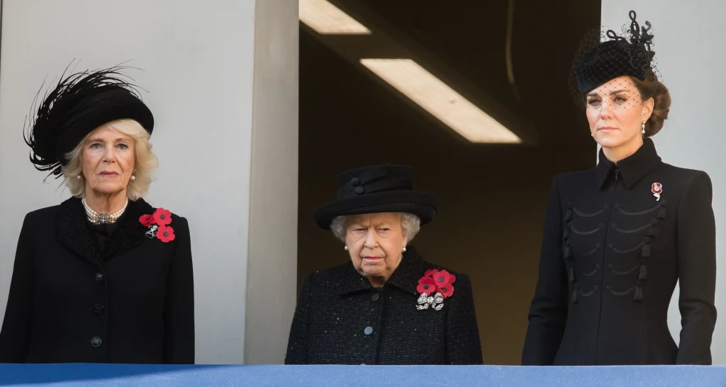 Księżna Camilla, królowa Elżbieta II i księżna Kate 