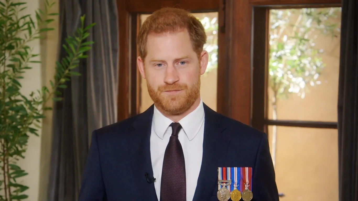 Książę Harry podczas występu dla "Stand Up for Heroes" Książę Harry podczas występu dla "Stand Up for Heroes"