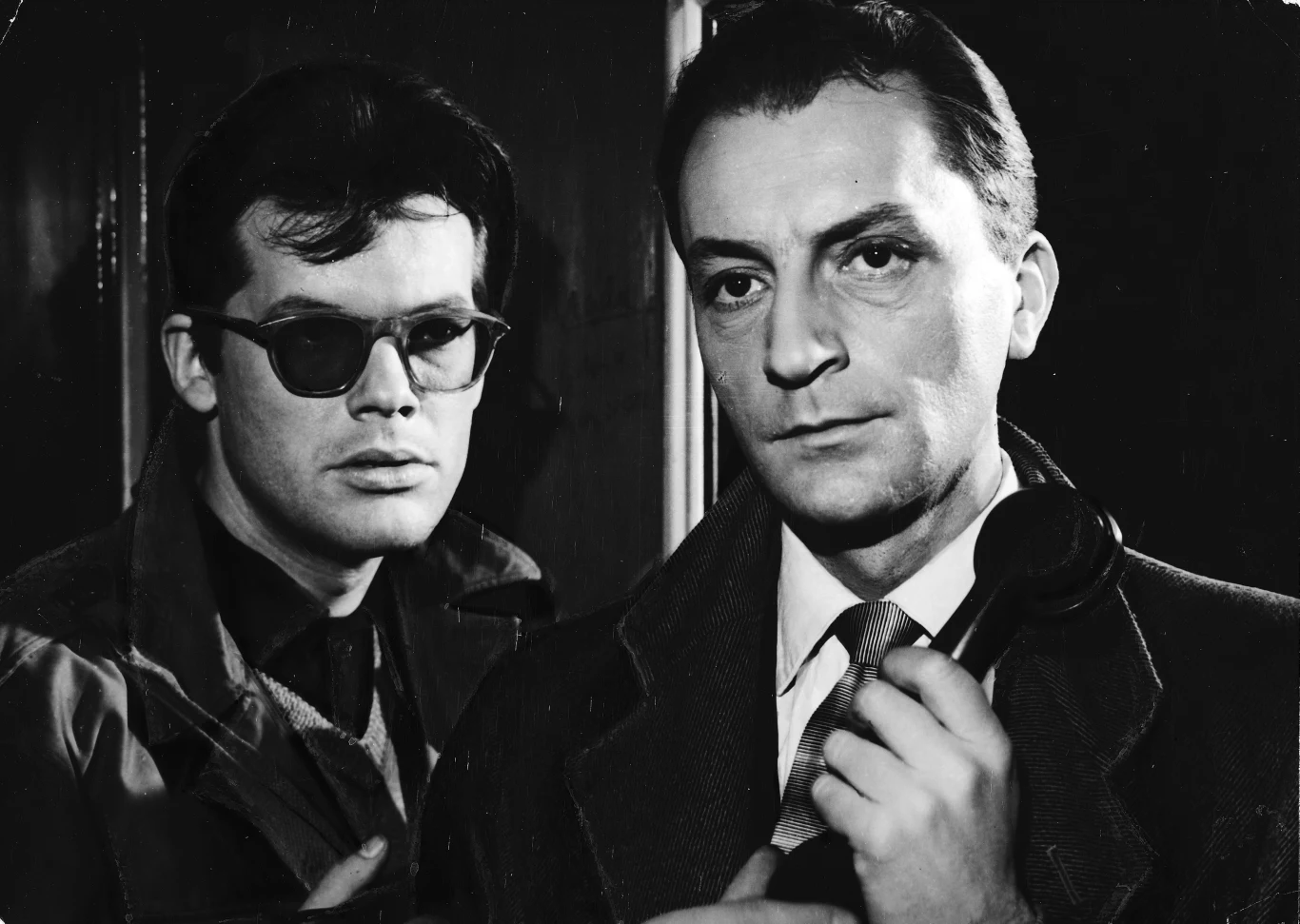 Pawlikowskiego oglądaliśmy na ekranie w innych ważnych filmach Polskiej Szkoły Filmowej: "Lotnej" Andrzeja Wajdy, "Zezowatym szczęściu" Andrzeja Munka oraz obrazach Wojciecha Jerzego Hasa: "Pożegnania", "Wspólny pokój", "Rozstanie" i "Rękopis znaleziony w Saragossie".


Zbigniew Cybulski i Adam Pawlikowski w filmie "Popiół i diament"