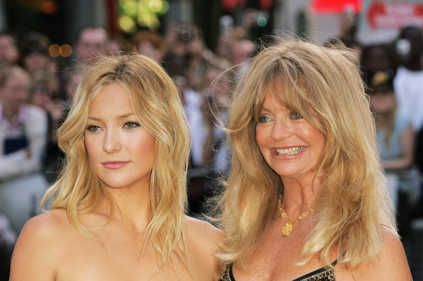 Począwszy od 2002 roku Hawn, nie wróciła przed kamerę przez kolejnych piętnaście lat. Aktorstwo zostawiła swoim dzieciom. Jej córka Kate Hudson poszła jej śladami, stając się twarzą komedii romantycznych. Swych sił próbuje także syn - Wyatt Russell. Sama Hawn przez lata nie czuła potrzeby powrotu. "To zabawa dla młodych" - odpowiadała, pytana o aktorską emeryturę. 