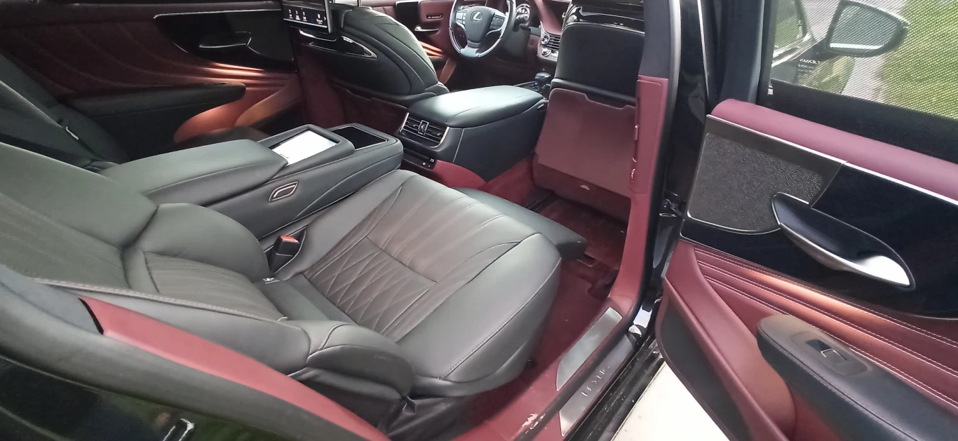 Lexus LS. Fotel Ottoman