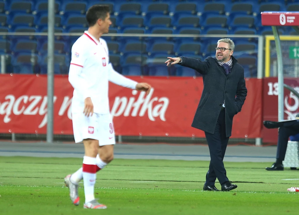 Jerzy Brzęczek i Robert Lewandowski podczas meczu Polska - Holandia na Stadionie Śląskim Jerzy Brzęczek i Robert Lewandowski podczas meczu Polska - Holandia na Stadionie Śląskim